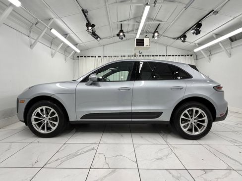 Certified 2025 Porsche Macan image 3