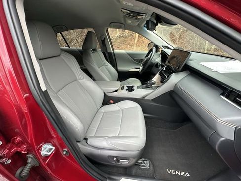 Certified 2021 Toyota Venza Limited image 28