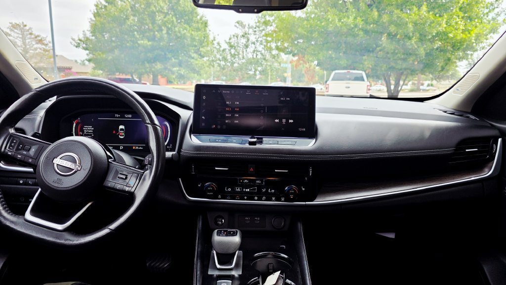 Used 2024 Nissan Rogue Platinum AWD/4WD image 19