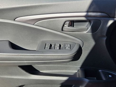 Used 2025 Honda Ridgeline Sport image 27