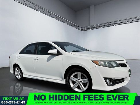 Used 2014 Toyota Camry SE FWD image 1