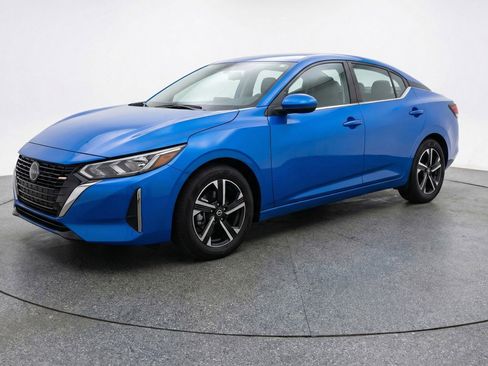 Used 2025 Nissan Sentra SV image 3