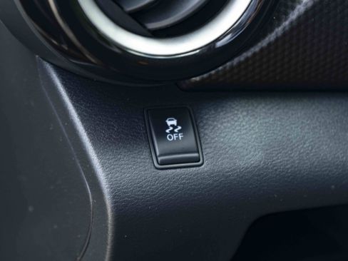 Used 2018 Nissan Kicks SV FWD image 35