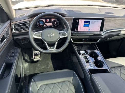 Certified 2025 Volkswagen Atlas SEL Premium R-Line image 10