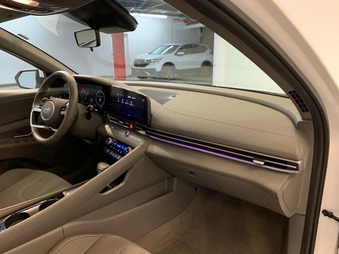 Used 2025 Hyundai Elantra SEL image 50