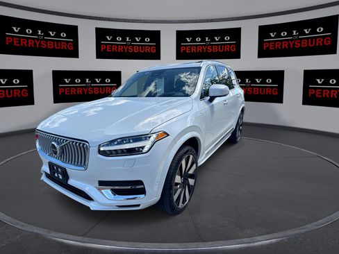 Used 2023 Volvo XC90 T8 Ultimate image 4
