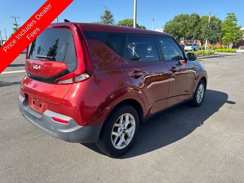 Used 2022 Kia Soul LX w/ Technology Package FWD image 4