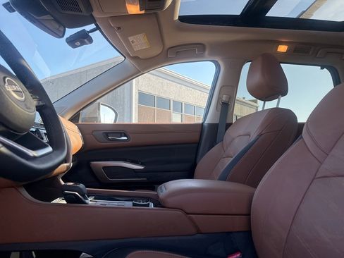 Certified 2025 Nissan Pathfinder Platinum image 42