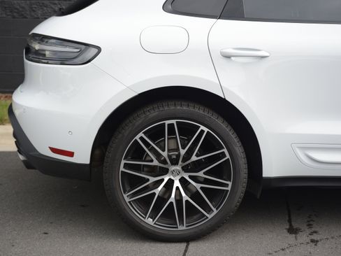 Certified 2026 Porsche Macan AWD/4WD image 40