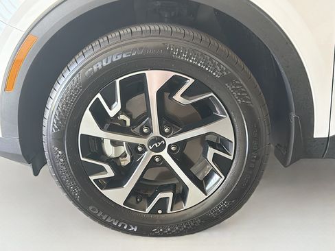 Used 2024 Kia Sportage EX AWD/4WD image 11