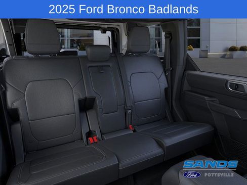 New 2025 Ford Bronco Badlands image 11