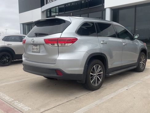 Used 2019 Toyota Highlander XLE image 5