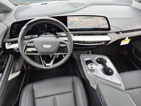 Used 2027 Cadillac Optiq Luxury RWD image 19