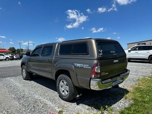 Used 2015 Toyota Tacoma 4x4 Double Cab w/ TRD Off-Road Package image 8