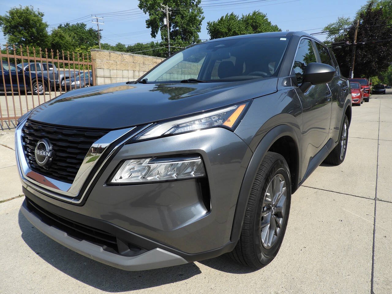 Used 2023 Nissan Rogue S AWD/4WD image 5