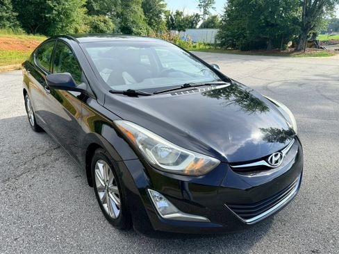Used 2015 Hyundai Elantra SE w/ Option Group 02 FWD image 4
