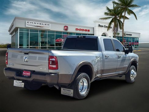 Used 2024 RAM 3500 Limited w/ Towing Technology Group image 3