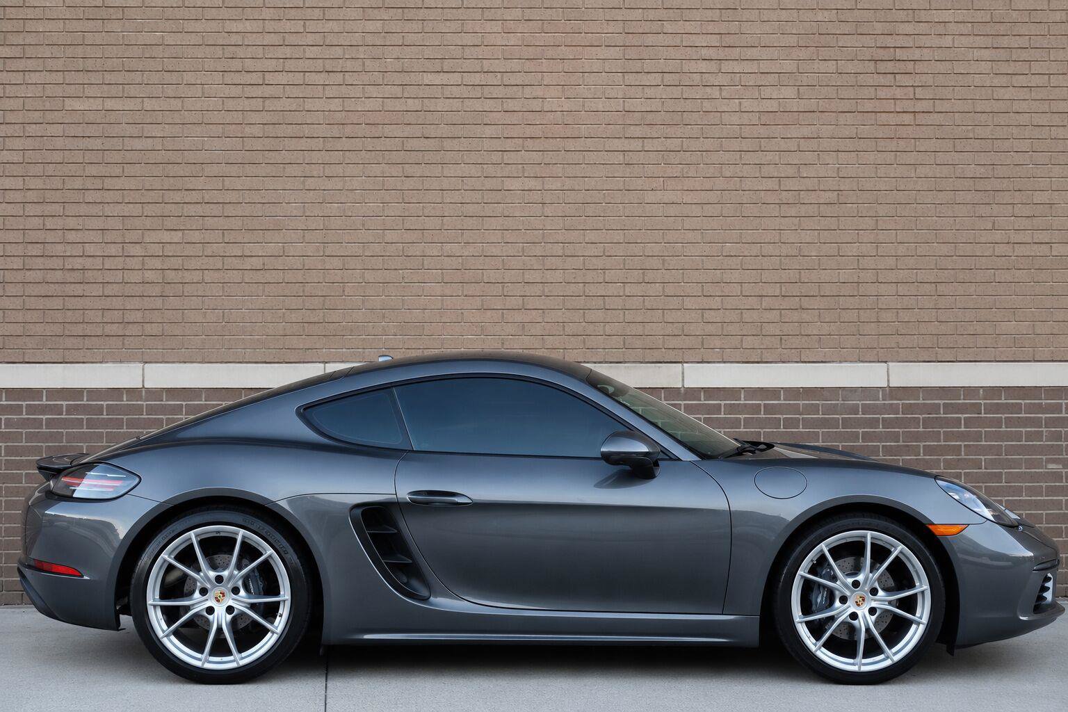 Used 2021 Porsche 718 Cayman RWD image 3