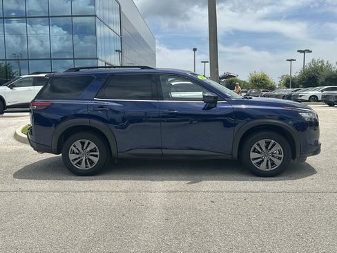 Used 2025 Nissan Pathfinder SV FWD image 6