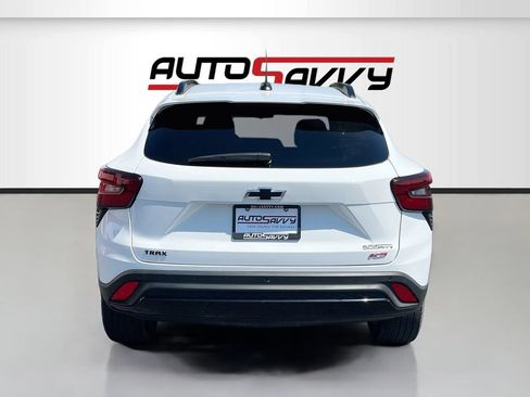 Used 2026 Chevrolet Trax RS w/ Sunroof Package FWD image 6