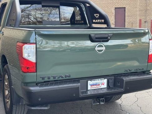 Used 2024 Nissan Titan SV w/ SV Bronze Edition Package image 27