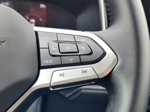 Certified 2025 Volkswagen Taos SE AWD/4WD image 23