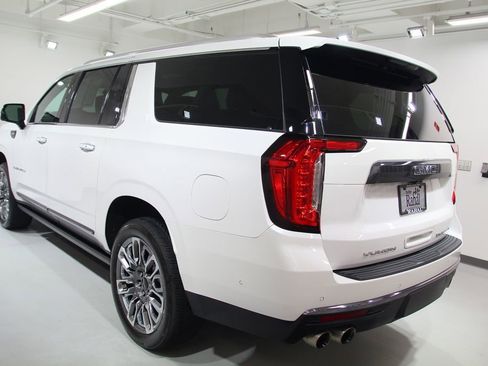 Used 2023 GMC Yukon XL Denali Ultimate AWD/4WD image 15