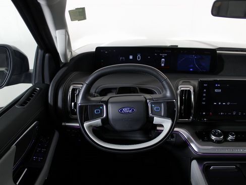 Certified 2025 Ford Expedition Platinum image 15