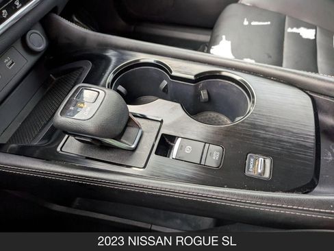 Used 2023 Nissan Rogue SL w/ SL Premium Package image 18