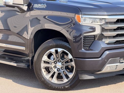 Used 2023 Chevrolet Silverado 1500 High Country w/ Technology Package AWD/4WD image 3