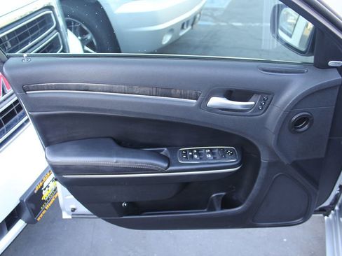 Used 2020 Chrysler 300 Limited image 15