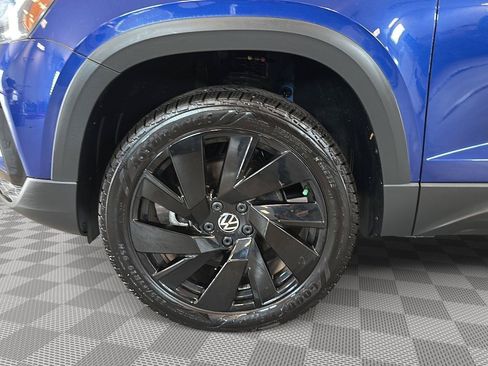 Used 2024 Volkswagen Taos SE w/ Black Wheel Plus Package AWD/4WD image 9