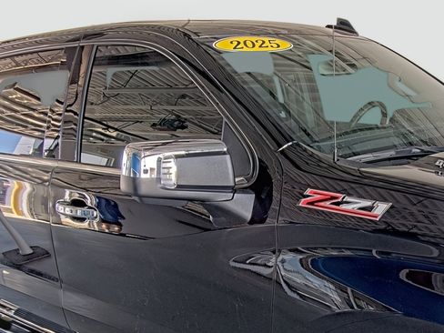 Used 2025 Chevrolet Silverado 1500 LTZ AWD/4WD image 17