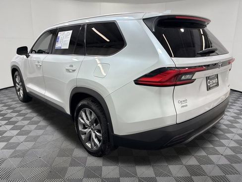 Used 2024 Toyota Grand Highlander AWD image 5