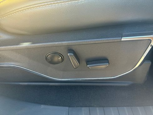 Used 2023 Ford F250 Lariat w/ Tremor Off-Road Package image 32