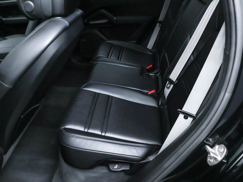 Used 2022 Porsche Cayenne Platinum Edition AWD/4WD image 25