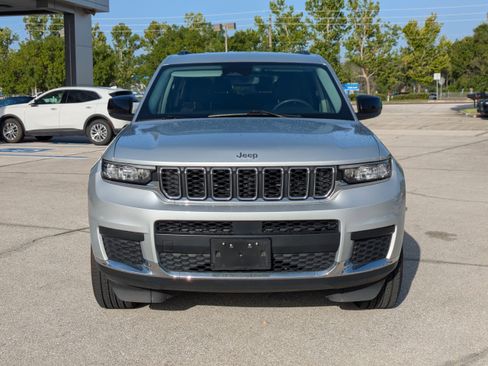 Used 2023 Jeep Grand Cherokee L Laredo image 9