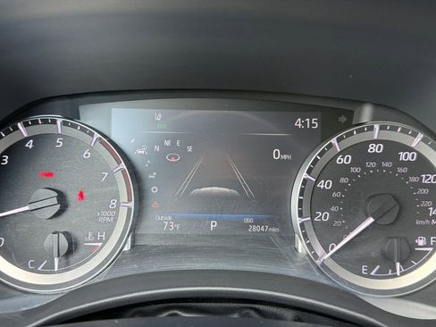 Used 2023 Toyota Highlander XLE AWD/4WD image 13