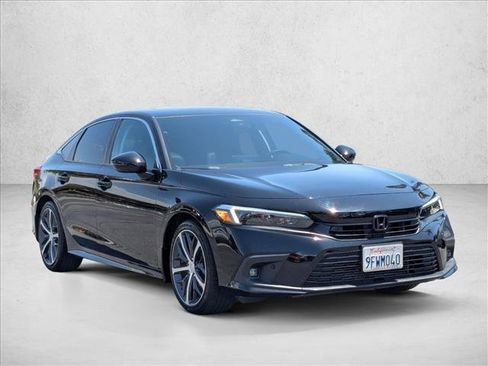 Used 2023 Honda Civic Touring image 3