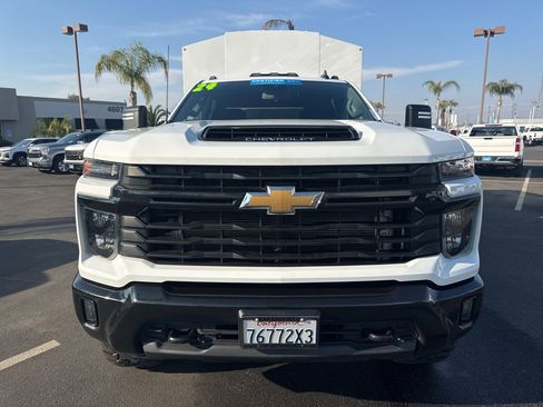 Used 2024 Chevrolet Silverado 3500 LT w/ Convenience Package image 2