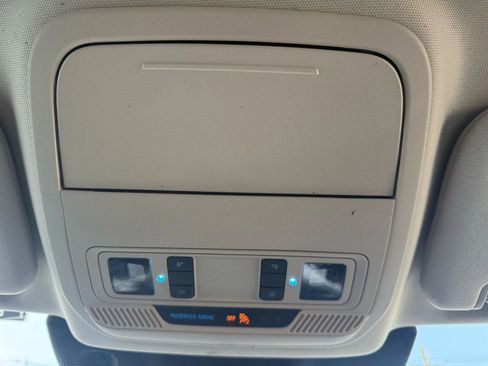 Used 2021 Ford Explorer XLT image 23