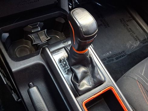 Used 2017 Toyota Tacoma TRD Off-Road w/ Premium & Technology Package image 17