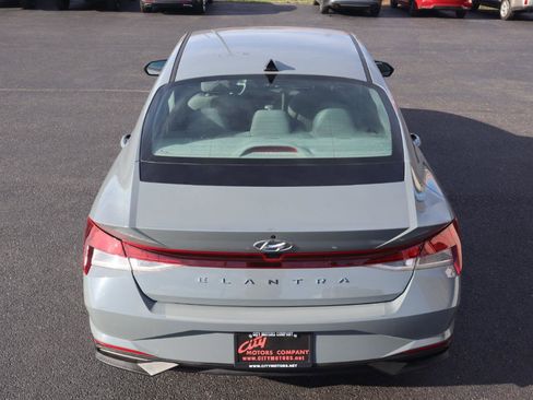 Used 2023 Hyundai Elantra SEL image 7
