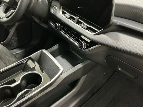 Used 2025 Chevrolet Equinox LT image 27