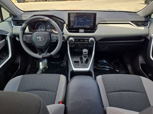 Used 2022 Toyota RAV4 XLE w/ Convenience Package FWD image 12