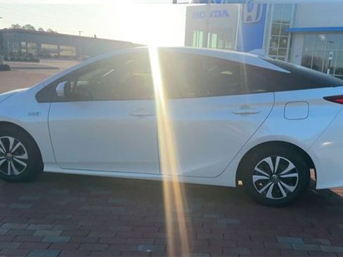 Used 2019 Toyota Prius Prime Advanced image 7