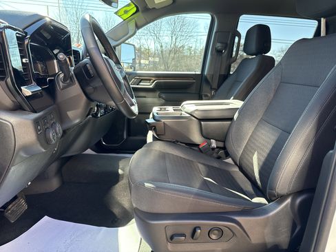 Used 2025 Chevrolet Silverado 2500 LT w/ Convenience Package image 12