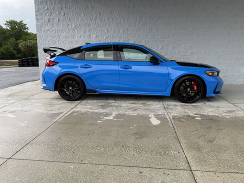 Used 2025 Honda Civic Type R image 10