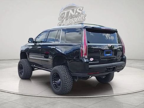 Used 2019 Cadillac Escalade Platinum AWD/4WD image 3