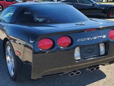 Used 2004 Chevrolet Corvette Coupe w/ Preferred Equipment Group image 11